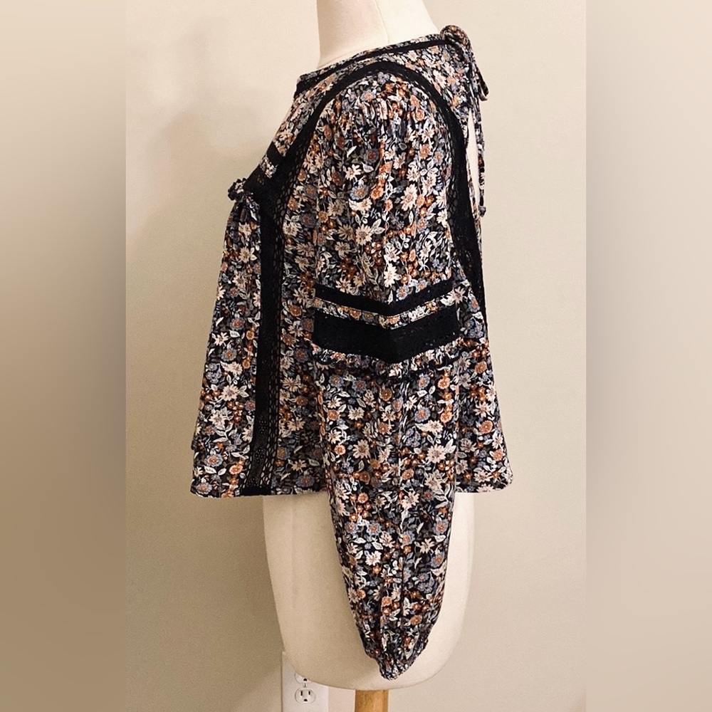 American Eagle Black Floral Crochet Trim Open Back Tie Up Babydoll Top Size M - Picture 8 of 15